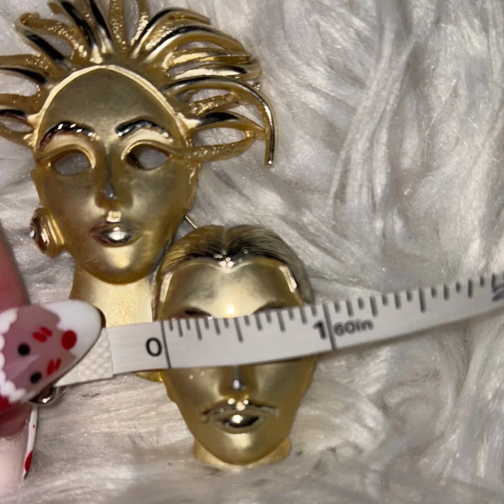 Gold Tone Abstract Face Brooch